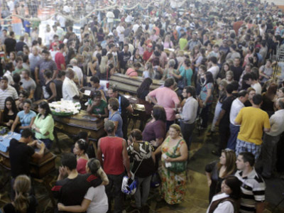 Relatives of victims of the fire at Boate Kiss nightclub attend a collective wake in the southern city of Santa Maria, 187 miles (301 km) west of the state capital Porto Alegre.