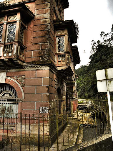 Hotel del Salto, na cascata dos suicidas