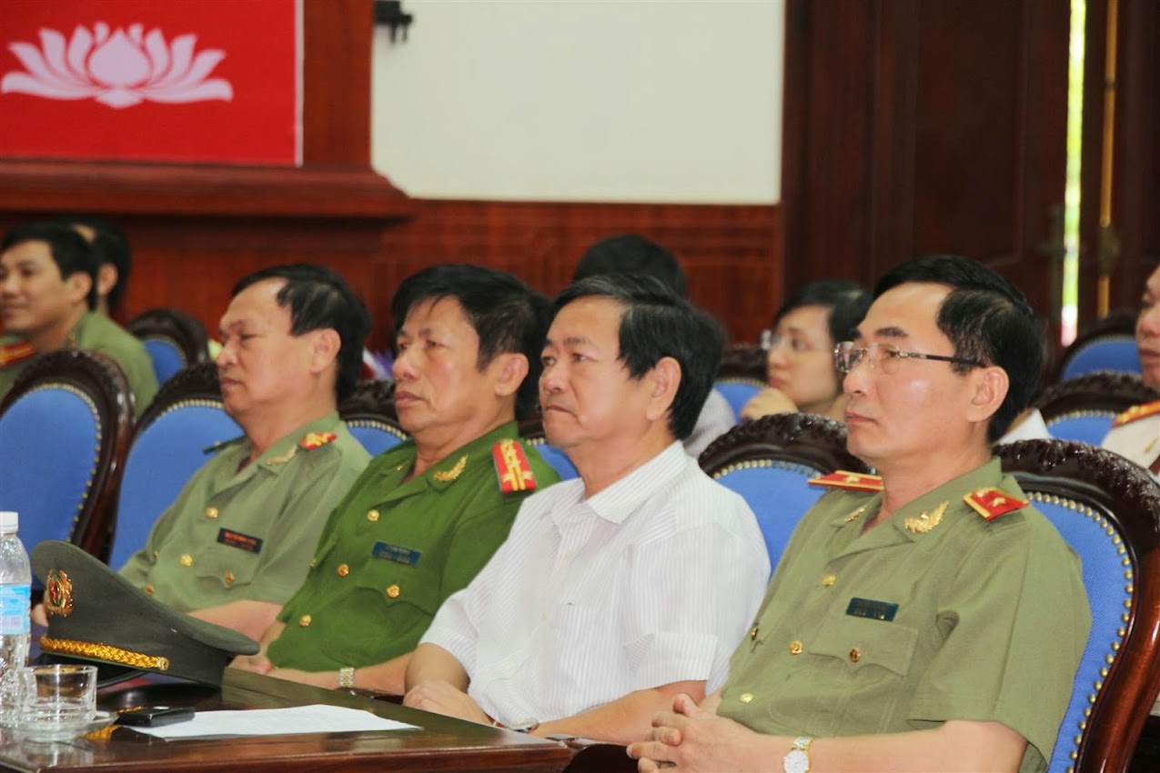 Thiếu tướng Nguyễn Xuân Lâm - Ủy viên BTV Tỉnh ủy, Giám đốc Công an tỉnh và các đồng chí trong Ban thường vụ Đảng ủy, lãnh đạo công an tỉnh dự lễ kỉ niệm