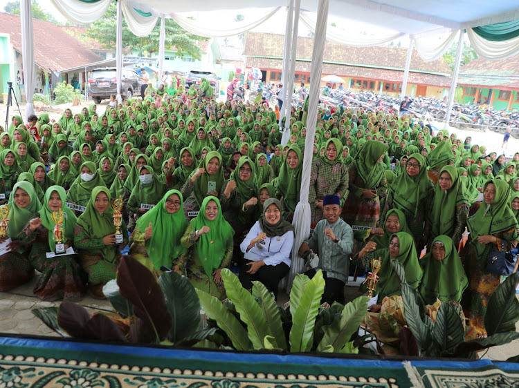 Wakil Gubernur Chusnunia Chalim Resmikan Aula Al-Mustaghfiriin, Pondok Pesantren Minhadlul 'Ulum di Tegineneng