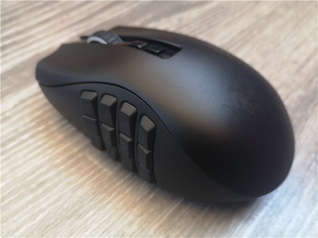 Mặt bên 12 nút của Razer Naga Pro