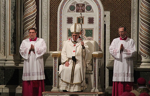 파일:external/www.cbcpnews.com/Pope_Francis_celebrates_Mass_at_the_Basilica_of_St_John_Lateran_on_April_7_2013_Credit_Stephen_Driscoll_CNA_CNA_4_8_13.jpg