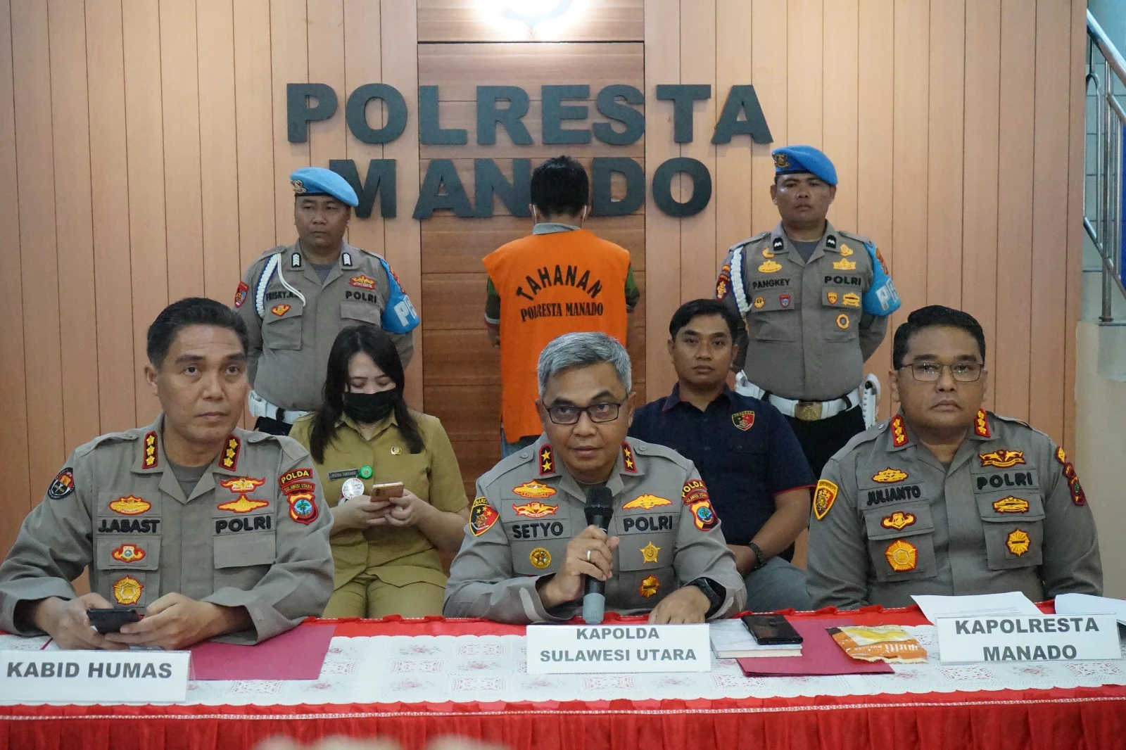 Penyidik Satreskrim Polresta Manado menetapkan MB ayah tiri CT sebagai tersangka kasus dugaan cabul atau kekerasan seksual terhadap anak di bawah umur. (Foto istimewa)