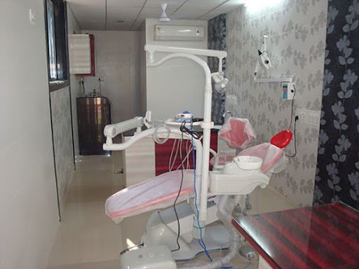 Dr bhatias dental clinic, shop No.4, Bhatia Chambers, Near Chopra Court, Opp Chotiwala Hospital,, near Regency Hotel, Ulhasnagar, Maharashtra 421003, India, Dental_Clinic, state MH