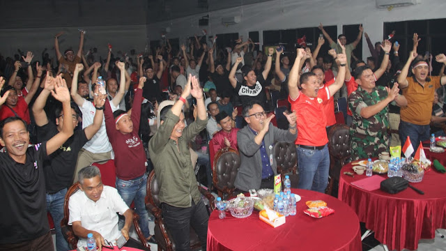 Polres Bengkalis Menggelar Acara Nonton Bareng Bersama TNI, Forkopimda, Wartawan, Mahasiswa, Dan Masyarakat.