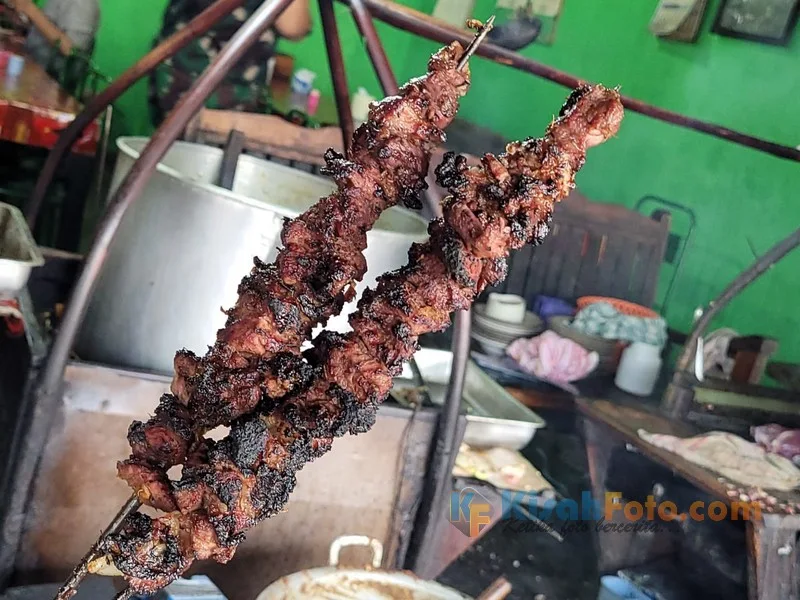 Menjajal Gulai dan Sate Kambing Jumbo Tali Roso Pak Tri Klaten yang Legendaris