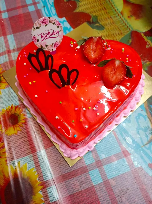 Heart Shape Strawberry Cake [250 Grams]