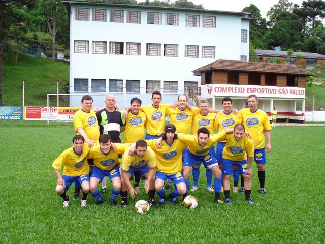 Veja a imagem da formação do time neste jogo