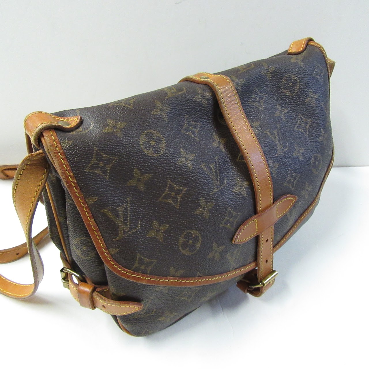 Louis Vuitton Saumur 30 Crossbody