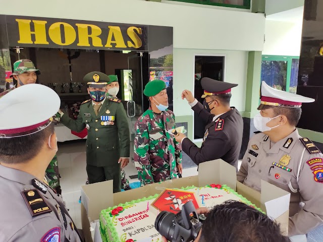 Dua Kapolres Berikan Suprise HUT TNI Ke 76 Dari Kapoldasu Ke Danrem, Dandim, Wadan Rindam, Dandenpom dan Batalion 122/Tombak Sakti