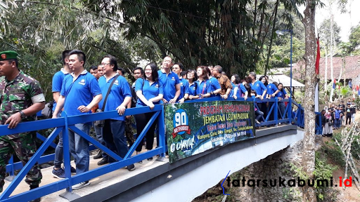 
Warga Tidak Harus Basah Berjuang Lintasi Sungai, Jembatan Cariu - Sukabumi Selesai Dibangun
