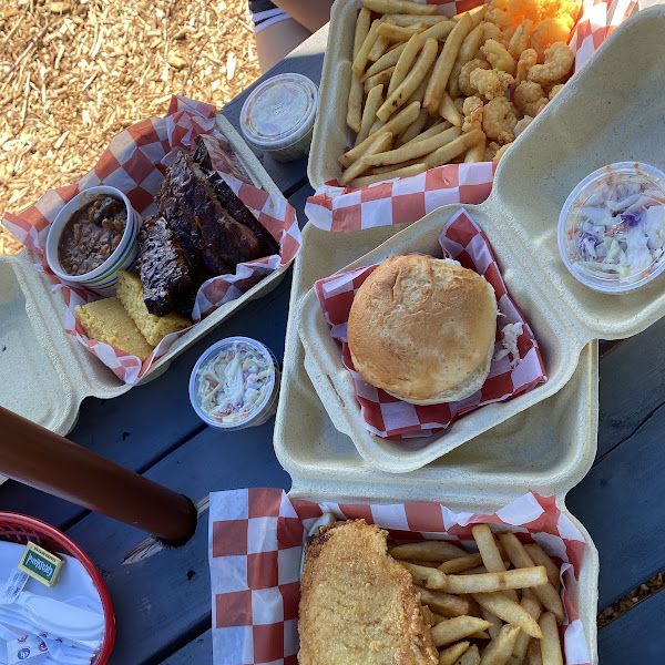 Fried haddock, fried shrimp, crab roll on gf bun, ribs and baked beans (cornbread NOT gf.)