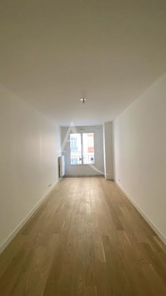 Location  appartement 3 pièces 73.02 m² à Clichy (92110), 1 895 €