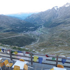 Terrassa del refugi Oriondé amb Cervinia al fons