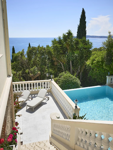 House with pool 4