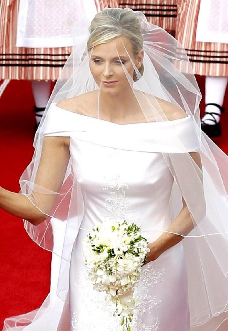 Wedding Dress: Giorgio Armani