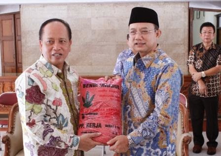 Berita foto dan Video terkini sinar Ngawi: Inilah bio data Menristekdikti yang merupakan putra Ngawi asli