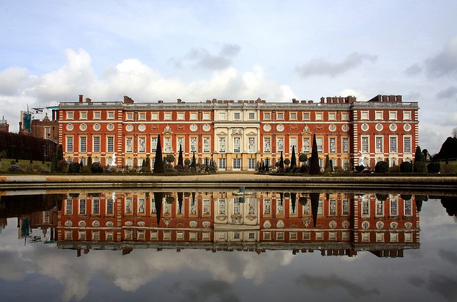 HamptonCourt-Palace