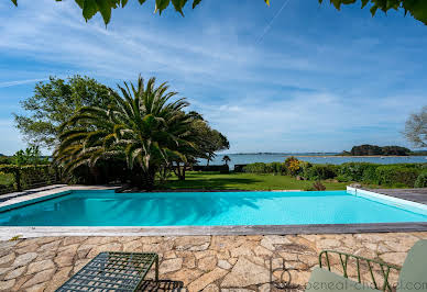 Maison avec piscine et terrasse 1