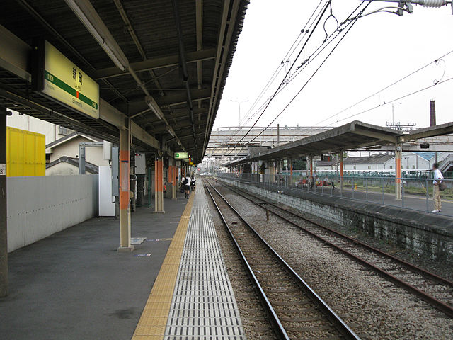 파일:external/upload.wikimedia.org/640px-JREast-Takasaki-line-Shimmachi-station-platform-20100910.jpg