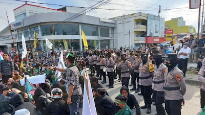 Polwan Polres Gorontalo Kota Ikut Mengamankan Aksi Unras 114