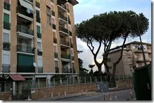 Crolla muro di un palazzo in via gran sasso