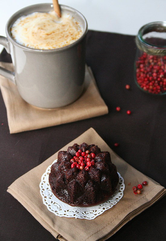 Chocolate-pink pepper mini bundt cakes