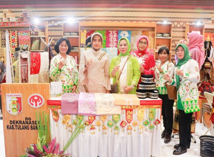 Produk unggulan Kabupaten Tulangbawang (Tuba), tampil pada pembukaan pameran kerajinan tangan terbesar se-Asia Tenggara