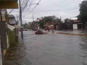 Lluvias causan inundaciones de calles y avenidas en Santiago