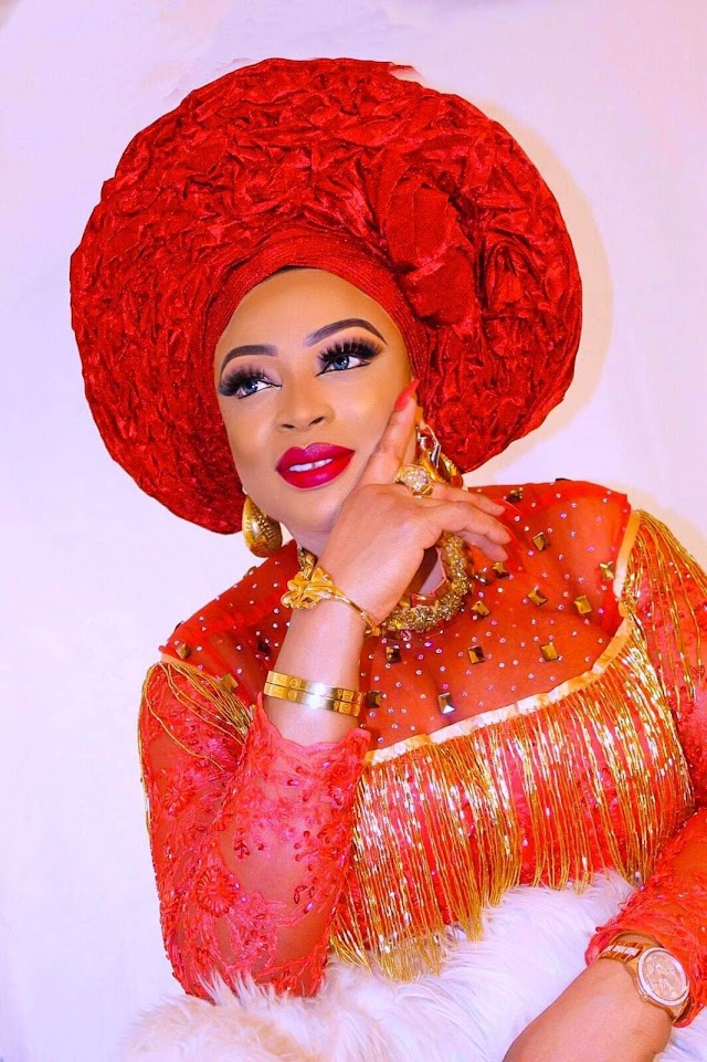 See The Beautiful & Stunning Look of London Celebrity Lady, Funmi Alayo