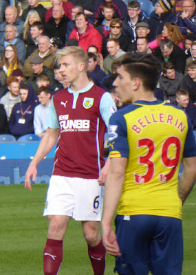 Burnley FC vs Arsenal FC. Ben Mee and Hector Bellerin