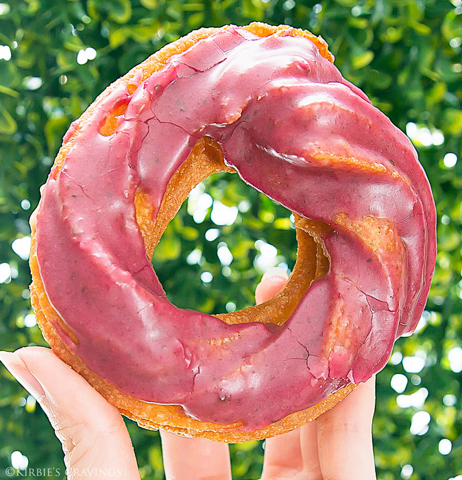 photo of Blueberry Lemon Cruller