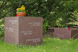 Namen auf dem Gedenkstein: »Max Reimann, Fritz Sperling, Max Schäfer, Hugo Paul, Karl Schabrod«.