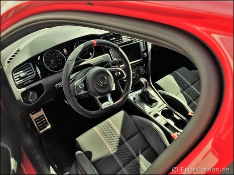 Volkswagen-Golf-GTI-Clubsport-2016-Interior