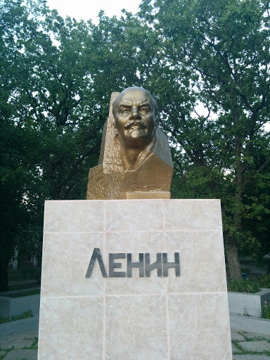 Статуя Ленина