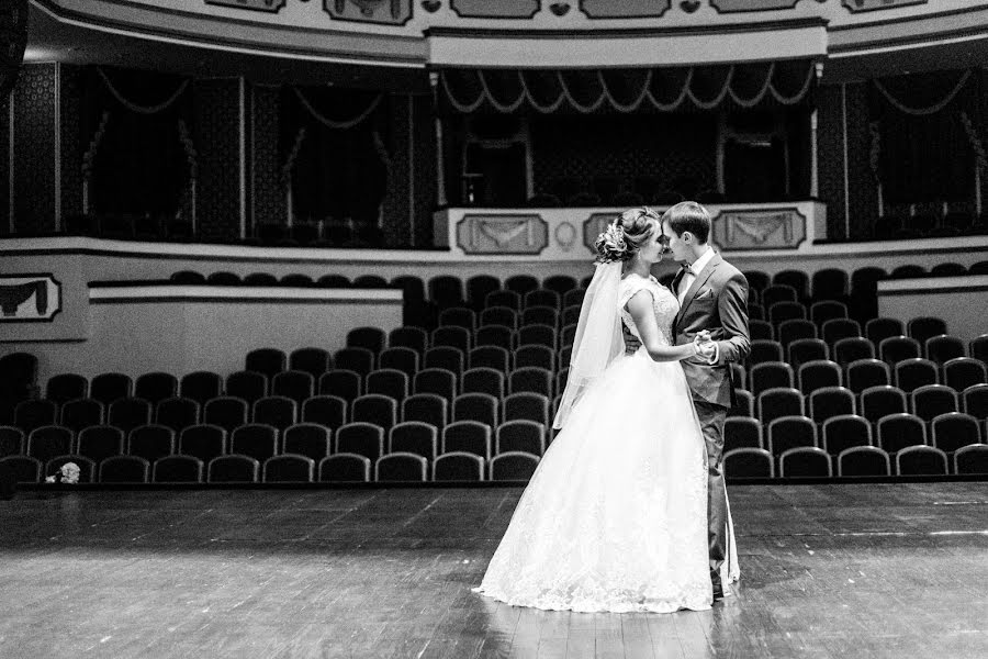 Fotógrafo de bodas Yuliya Sveshnikova (juls93). Foto del 20 de noviembre 2016