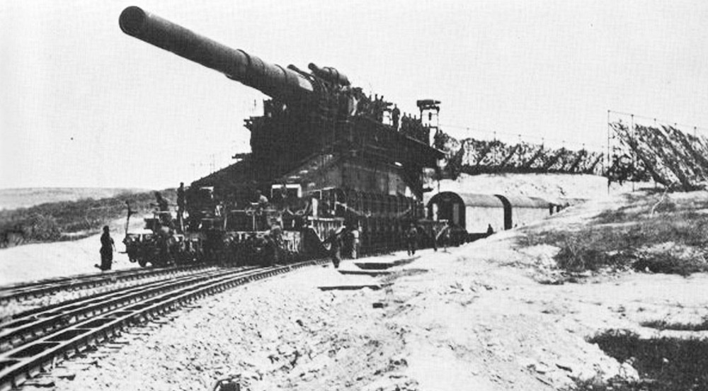 Schwerer Gustav, the biggest gun to exist with its shell :  r/interestingasfuck