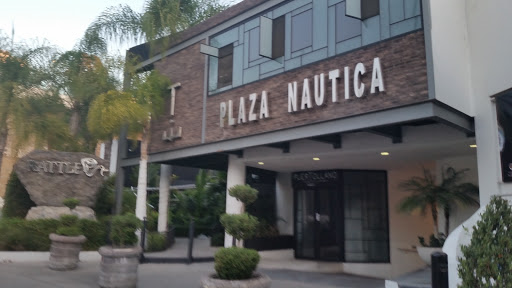 Plaza Náutica, Av San Isidro, Querétaro, Santiago de Querétaro, Qro., México, Club náutico | QRO