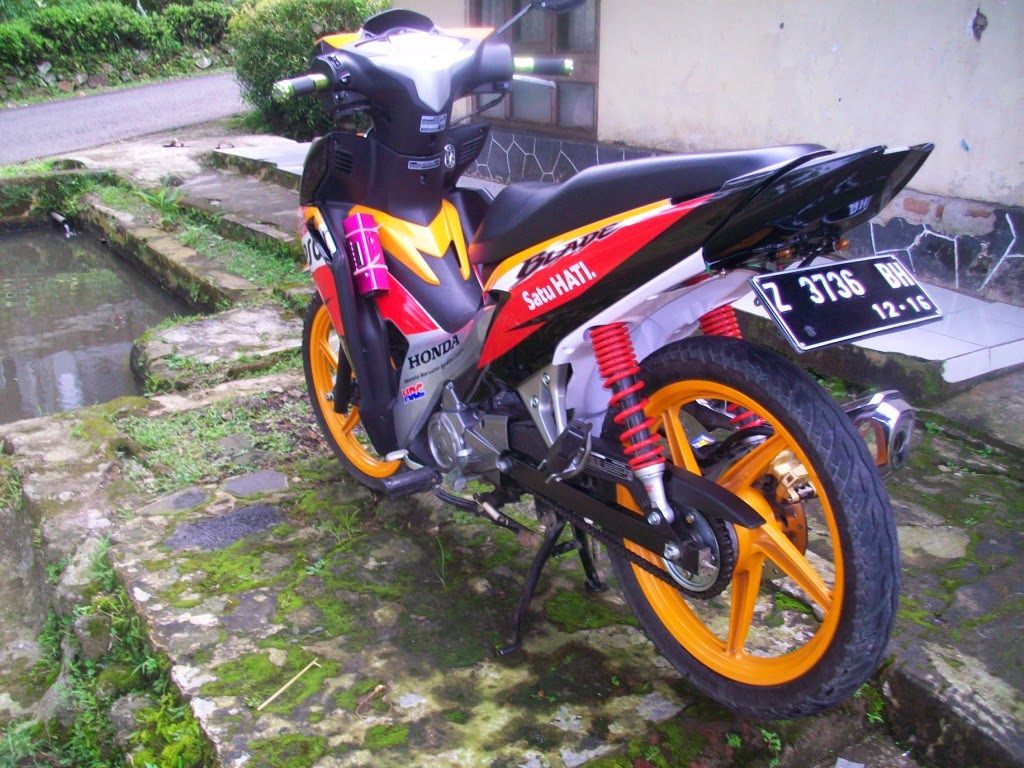 Modifikasi Motor  Honda  Blade Repsol  Thecitycyclist