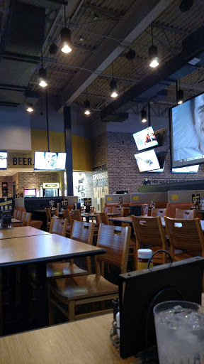 Chicken Wings Restaurant «Buffalo Wild Wings», reviews and photos, 3701 Metro Dr #100, Council Bluffs, IA 51501, USA