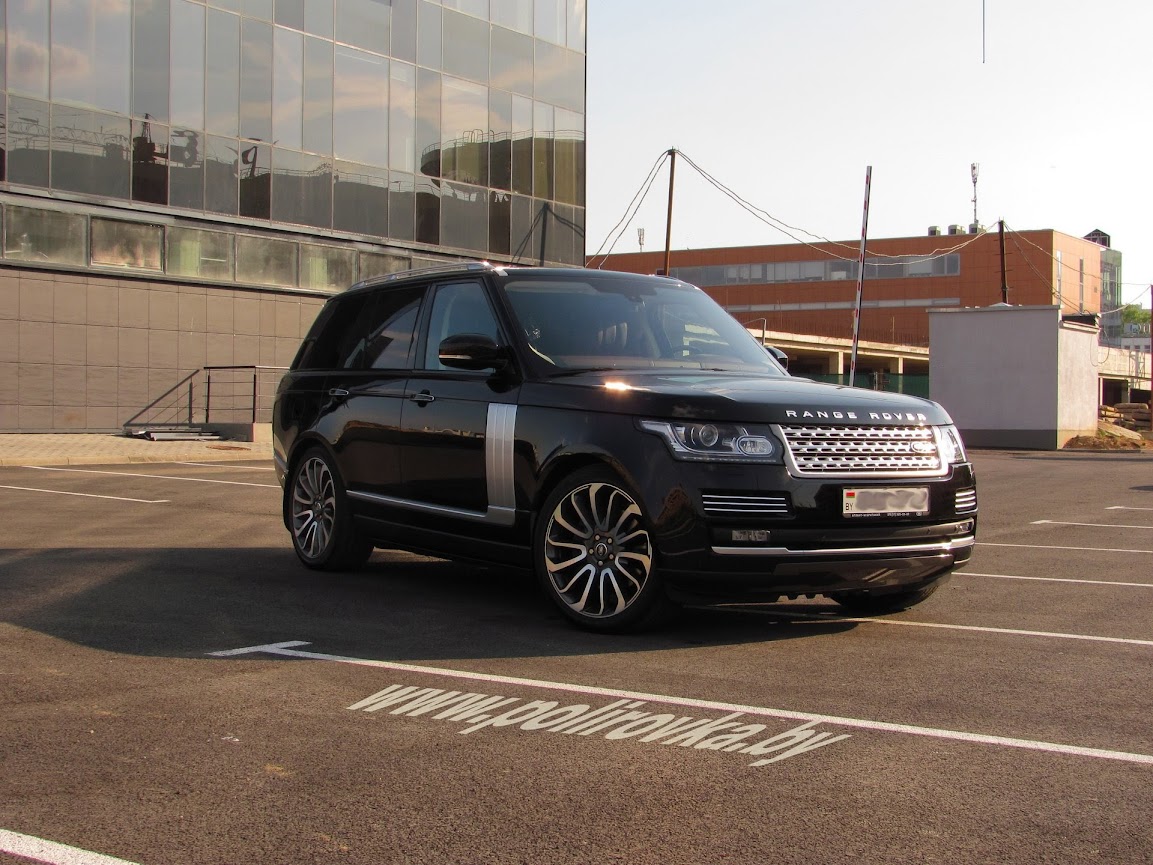 2013RangeRover_outside_18.jpg