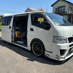 ハイエースバン TRH200V