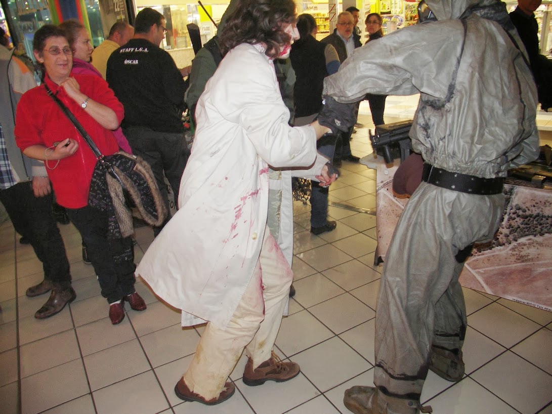 EXHIBICION EN EL CENTRO COMERCIAL "PUERTA DE TOLEDO". PICT0137