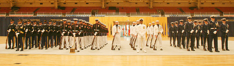 파일:external/upload.wikimedia.org/800px-Participants_of_the_U.S._Armed_Forces_Joint_Ceremonial_Drill_Competition_2008.jpg