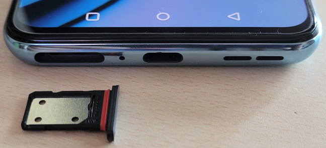 È disponibile un doppio slot nano-SIM