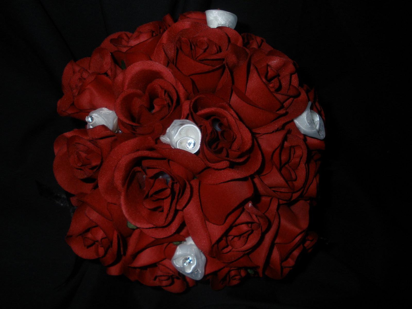 8 inch round, red rose bouquet