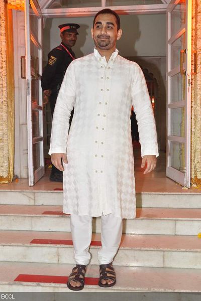 'Jannat' director Kunal Deshmukh during Udita Goswami and Mohit Suri's wedding ceremony, held at ISKCON Juhu in Mumbai on January 29, 2013. (Pic: Viral Bhayani)