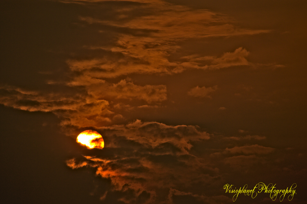 The setting sun by Sudipto Sarkar on Visioplanet