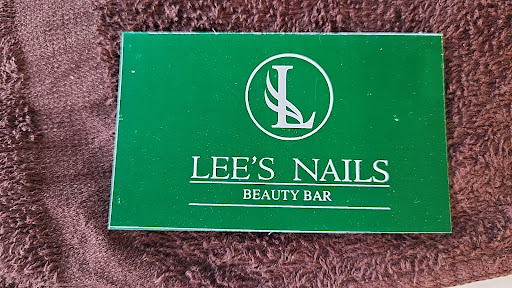 Lee's Nails logo