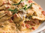 Tuscan Pasta With Tomato-Basil Cream was pinched from <a href="http://www.keyingredient.com/recipes/1190975033/tuscan-pasta-with-tomato-basil-cream/" target="_blank">www.keyingredient.com.</a>